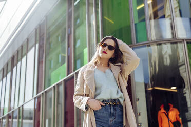 Young woman in sunglasses posing on street - ADSF13622