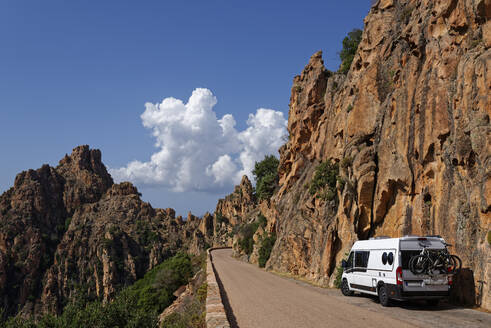 France, Corse-du-Sud, Piana, Van parked along road in Calanques de Piana - UMF00994