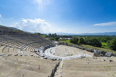 Greece, Eastern Macedonia and Thrace, Filippoi, Ancient amphitheater in Philippi on sunny day - RUNF04128