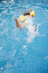 Little girl diving in swimming pool - JRFF04703