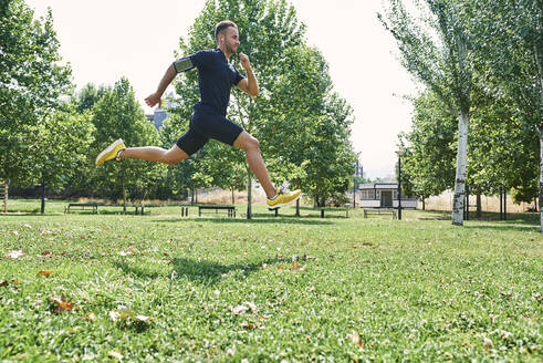 Man running in a park - CAVF88655