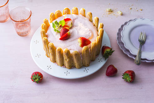 Strawberry charlotte with ladyfingers and sour cream - PPXF00310