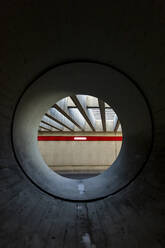 Deutschland, Berlin, Decke des Flughafens Berlin Tegel vom Inneren des kreisförmigen Tunnels aus gesehen - ASCF01489