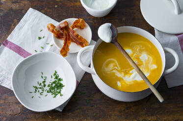 Preparation on carrot soup with bacon and creme fraiche - PPXF00318
