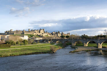 Mittelalterliche Festung am Fluss Aude, Carcassonne, Languedoc-Roussillon, Frankreich - XCF00301