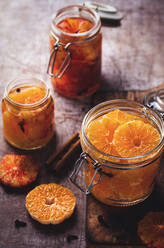 Preserved clementine and blood orange slices in jars - CAIF29483