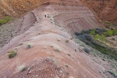 Erodierte Schichten der Chinle-Formation oberhalb des Escalante River, Utah - CAVF88774