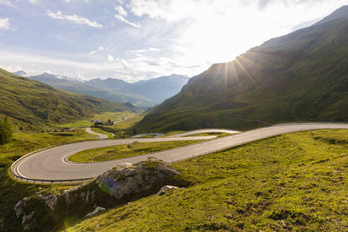 Schweiz, Kanton Graubünden, Julierpass bei Sonnenuntergang - WDF06287