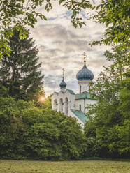 Deutschland, Hamburg, Russisch-Orthodoxes Deutschland, Hmaburg, Russisch-Orthodoxe Kirche St. Prokopiusat Sonnenuntergang - KEBF01676