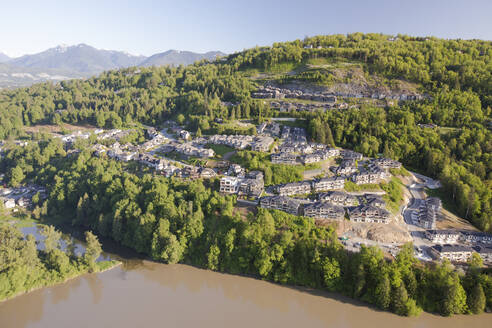 Luftaufnahme der Bebauung am Chilliwack Mountain, B.C., Kanada. - CAVF89042