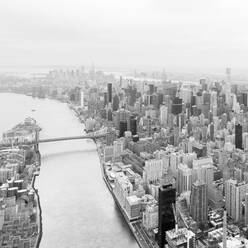 USA, New York, New York City, Ed Koch Queensboro Bridge und Midtown, hoher Blickwinkel, sw - AHF00045