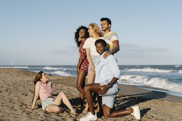 Happy young friends spending leisure time on beach during sunny day - RDGF00158