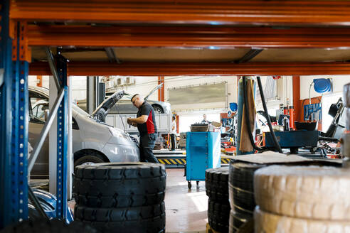 Mechanic repairing car in auto repair shop - EGAF00778