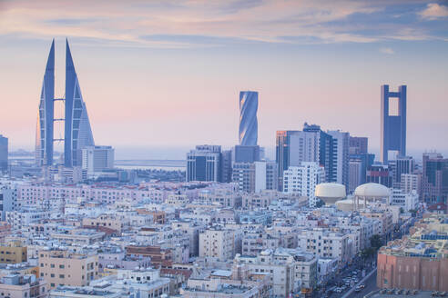 Blick auf die Skyline der Stadt, Manama, Bahrain, Naher Osten - RHPLF17515