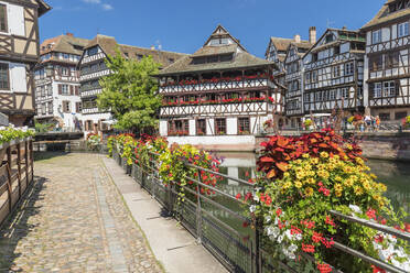 Maison des Tanneurs, La Petite France, UNESCO World Heritage Site, Strasbourg, Alsace, France, Europe - RHPLF17539