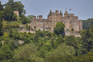 Das historische Dunster Castle, am Rande des Dorfes Dunster, Exmoor National Park, Somerset, England, Vereinigtes Königreich, Europa - RHPLF17570