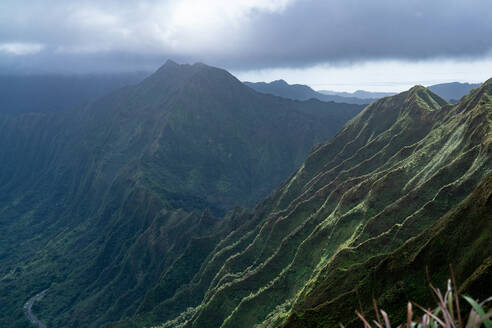 View of the Ko'olau Mountains in Oahu, Hawaii - CAVF89349