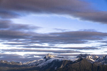 Luftaufnahme des Gipfels des Pizzo Scalino bei Sonnenaufgang, Valmalenco, Provinz Sondrio, Valtellina, Lombardei, Italien, Europa - RHPLF17663