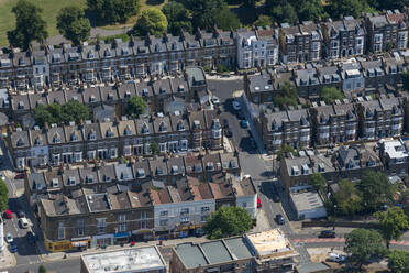 Eine Luftaufnahme von Wohnstraßen in London, England, Vereinigtes Königreich, Europa - RHPLF17727