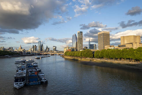 Die City of London und Southbank von der Waterloo Bridge aus, London, England, Vereinigtes Königreich, Europa - RHPLF17734
