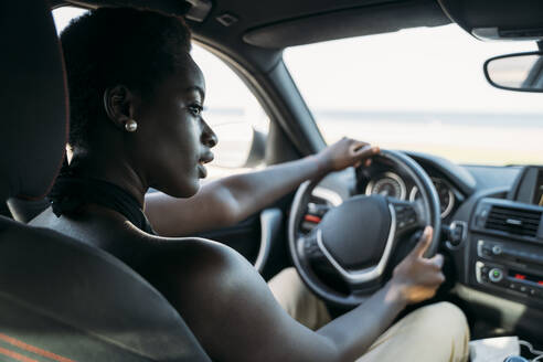 Beautiful woman looking away while driving car - MPPF01101