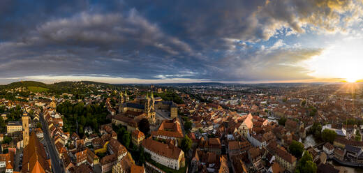 Sonnenaufgang in der Altstadt von Bamberg, Bayern, Deutschland - AMF08508