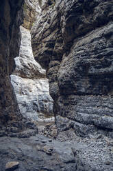 Enger Pfad im Felsengebirge in der Imbros-Schlucht, Kreta, Griechenland - MAMF01303