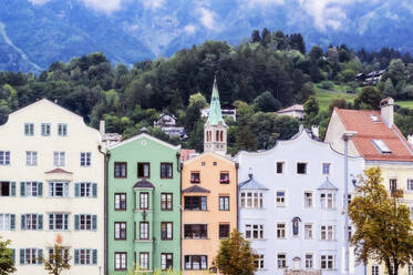 Schönes architektonisches Gebäude in der Stadt Innsbruck, Tirol, Österreich - THAF02874