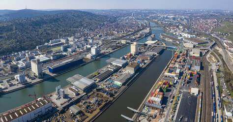 Sonnige Luftaufnahme Stuttgart Stadtbild und Rhein, Baden-Württemberg, Deutschland - FSIF05146