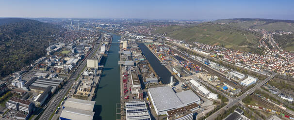 Sonniges Stadtbild und Rhein aus der Luft, Stuttgart, Baden-Württemberg, Deutschland - FSIF05151