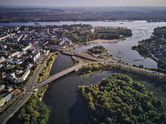 Luftaufnahme von Jaroslawl, Russland, mit der Wolga und dem Fluss Kotorosl - KNTF05522