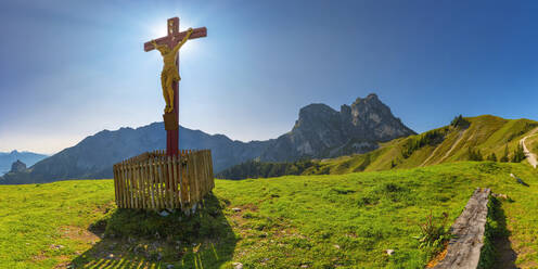 Christian cross with Jesus figurine against Aggenstein mountain, Allgaue Alps, Germany - WGF01362