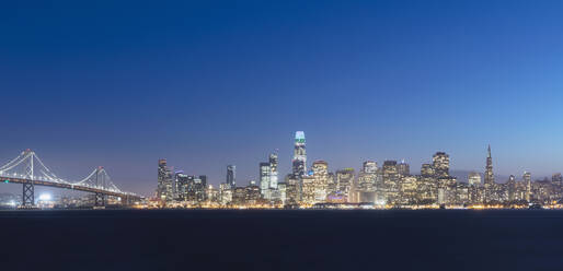 Stadtsilhouette des Innenstadtbezirks von San Francisco, Kalifornien, USA - AHF00134