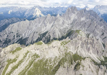 Idyllische Aufnahme von felsigen Bergspitzen, Sextner Dolomiten, Dolomiten, Südtirol, Italien - MMAF01410