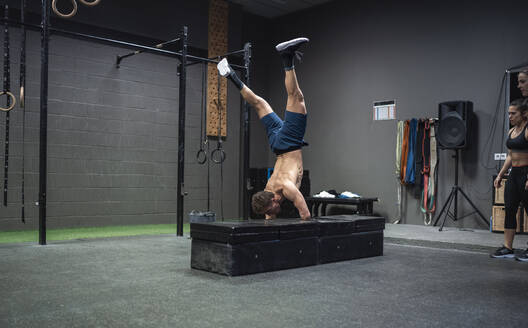 Adaptive athlete doing handstand while exercising at gym - SNF00577