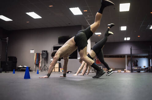 Male athletes exercising in gym - SNF00580