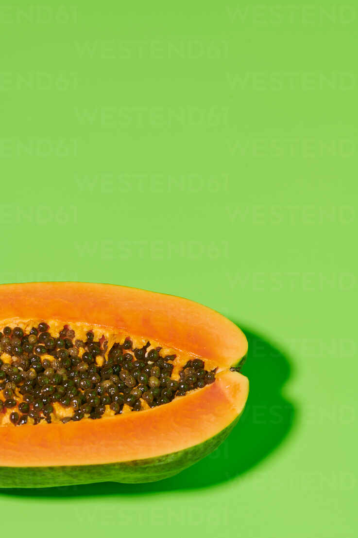 Shredding Green Papaya Casually By Slice Stock Footage Video (100%  Royalty-free) 1008430495