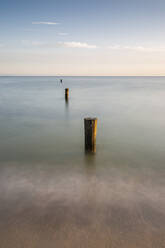 Groyne an der Ostseeküste in der Morgendämmerung - ASCF01515