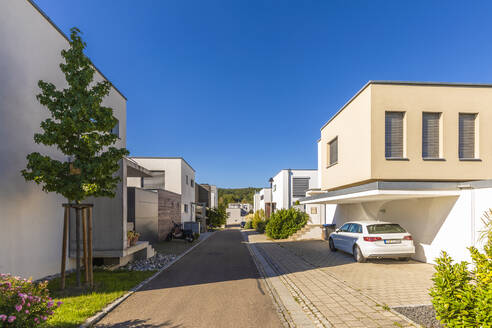 Germany, Baden-Wurttemberg, Esslingen, Energy efficient houses in modern suburb - WDF06313