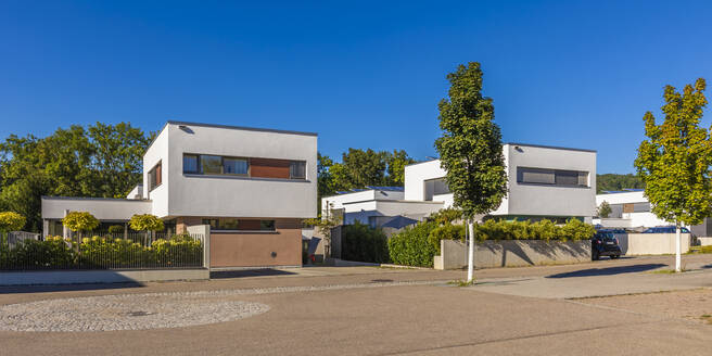 Germany, Baden-Wurttemberg, Esslingen, Energy efficient houses in modern suburb - WDF06315