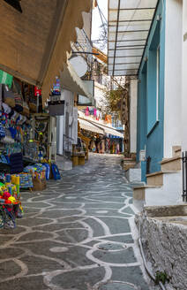 Griechenland, Preveza, Parga, Laden in enger Gasse - MAMF01323