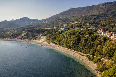 Griechenland, Preveza, Parga, Valtos Strand im Sommer - MAMF01328