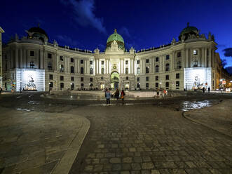 Austria, Vienna, Michaelerplatz and Hofburg palace at night - AMF08552