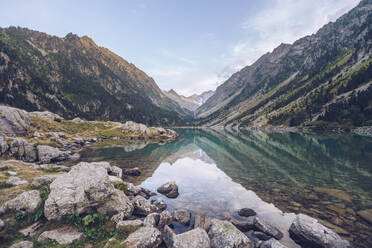 Der Gaubesee vor der Bergkette - RSGF00374