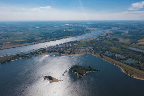 Luftaufnahme des Sees De Bijland und des Flusses Waal - HAMF00714