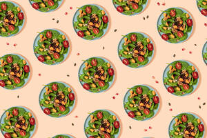 Muster von Tellern mit frischem, verzehrfertigem veganem Salat - GEMF04244