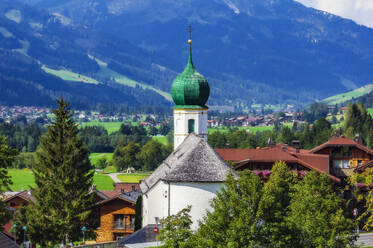 Österreich, Tirol, Gran, Dorfkirche im Tannheimer Tal - THAF02930
