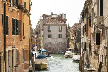 Italy, Veneto, Venice, Old houses along city canal - FCF01885