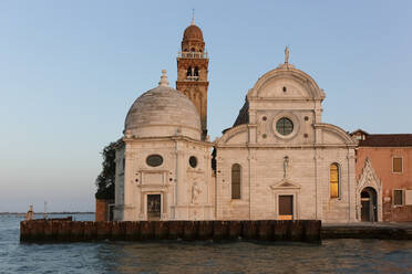 Italien, Venetien, Venedig, Kirche San Giorgio Maggiore in der Abenddämmerung - FCF01889