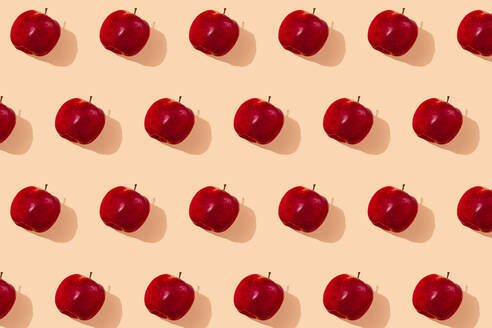 Muster aus frischen roten Äpfeln - GEMF04259